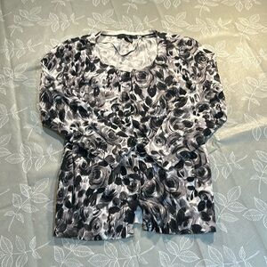 Ladies H&M Long Sleeve Top.